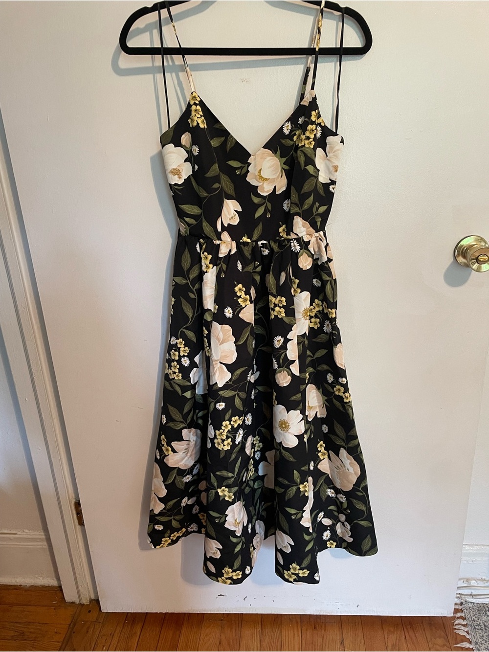 NWT Old Navy Floral V-Neck Spaghetti Strap Midi Dress in Black and Cream SMALL